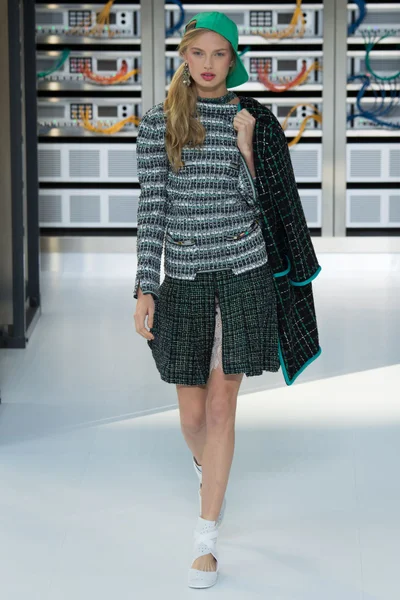Look 25